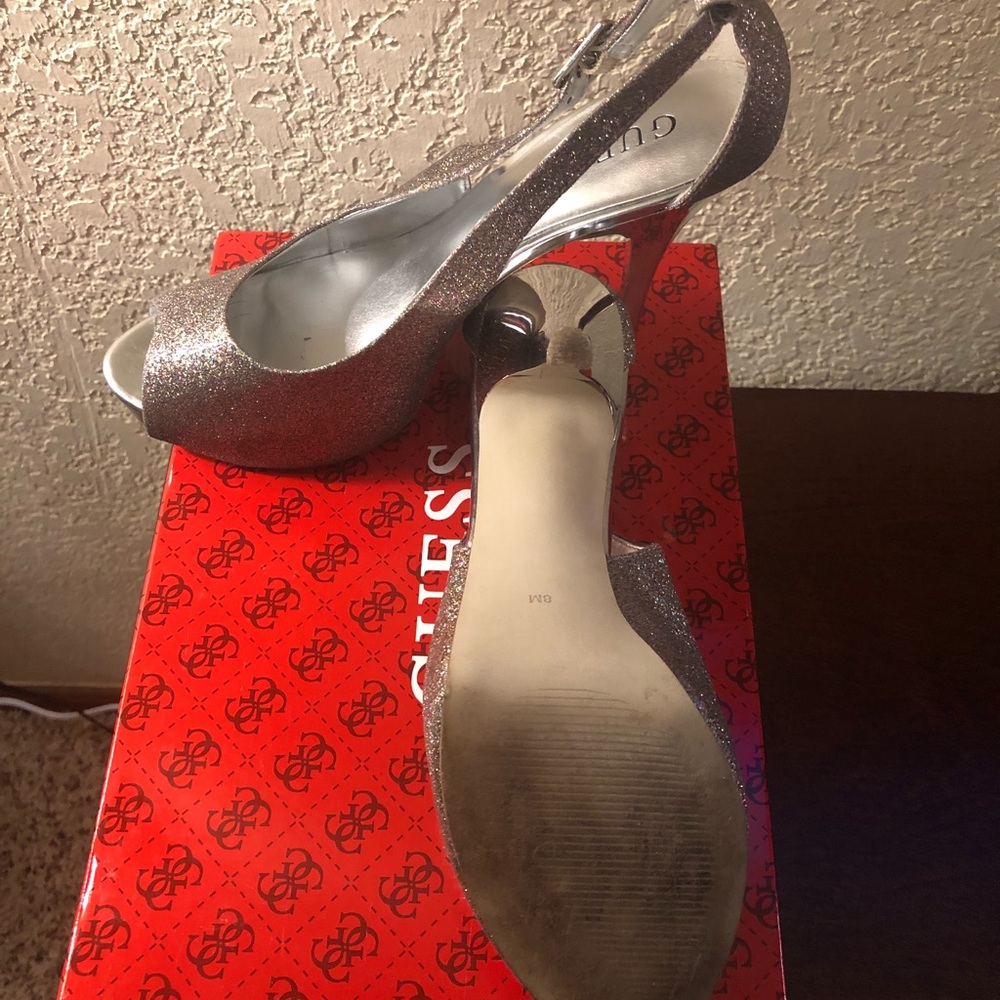 Guess Pumps - Picture 5 of 5
